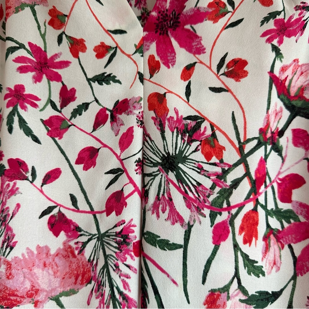 Violet + Claire Pink and White Floral, Flowy Sleeveless Tank - Picture 4 of 6
